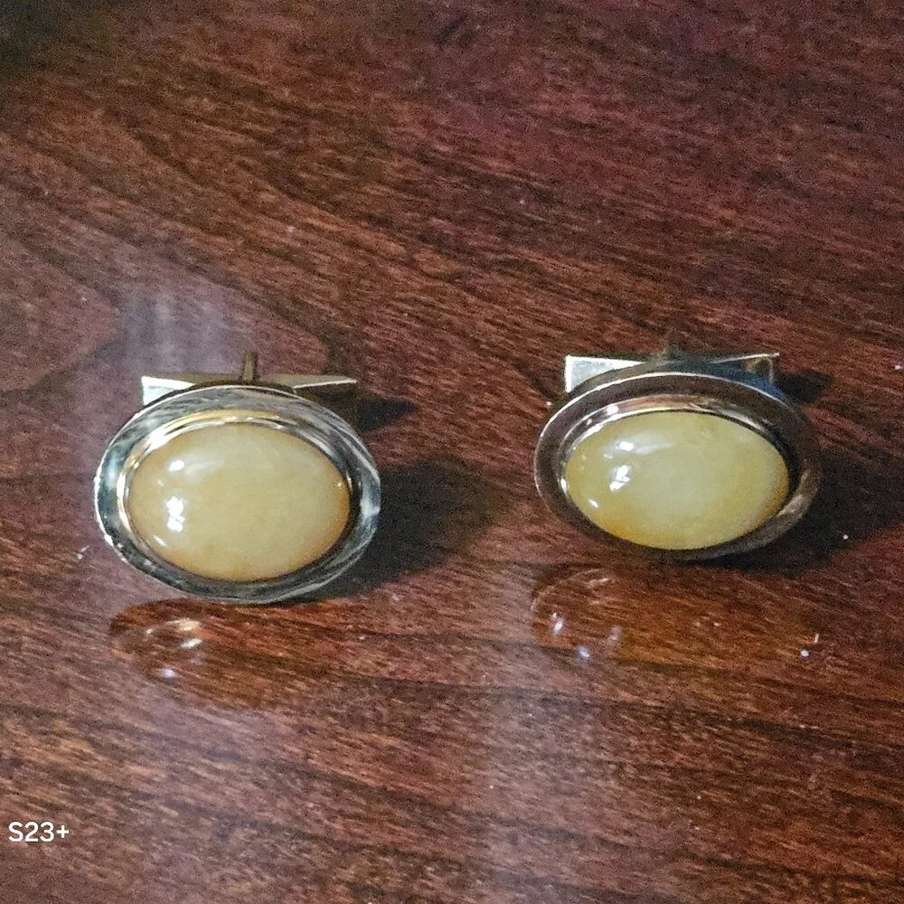 RARE SIGNED VINTAGE ESTATE GUMPS OVAL YELLOW JADE CABOCHON 14K GOLD CUFFLINKS